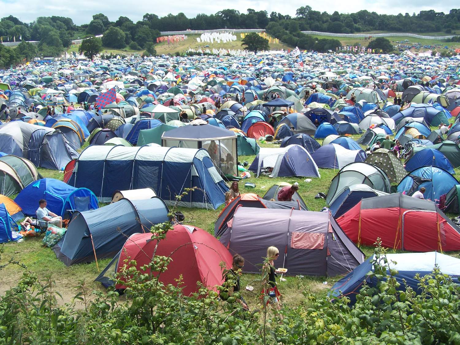 the-festival-hangover-why-tents-left-behind-are-an-environmental